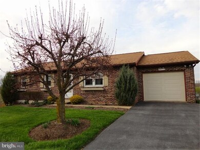 625 Lyman Ave, Womelsdorf, PA 19567 - photo 2