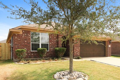 389 Henry St, Alvin, TX 77511 - photo 4
