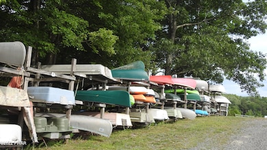 141 Mohegan Dr, Milford, PA 18337 - photo 5