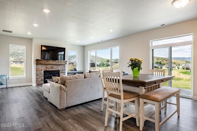 1124 Springer View Loop Unit 21 Midway U