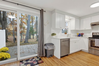 9 Jamestown Ct, South Portland, ME 04106 - photo 3