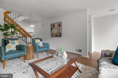 12126 Captiva Ct, Reston, VA 20191 - photo 6