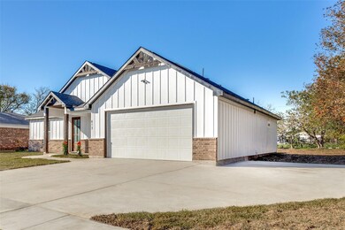 613 Hallvale Dr, Fort Worth, TX 76108 - photo 3