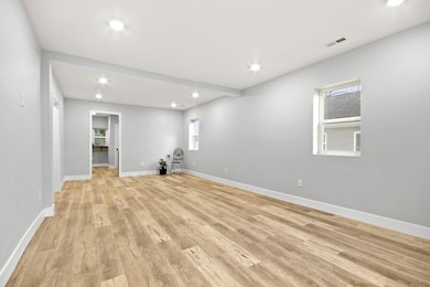 Living Room/Dining