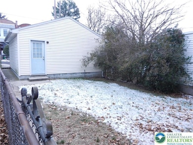 1428 Center St unit 2, Bethlehem, PA 18018 - photo 2