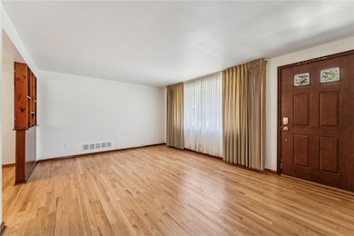 410 Marshall Dr, McKeesport, PA 15132 - photo 5