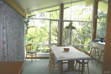 Dining room window wall