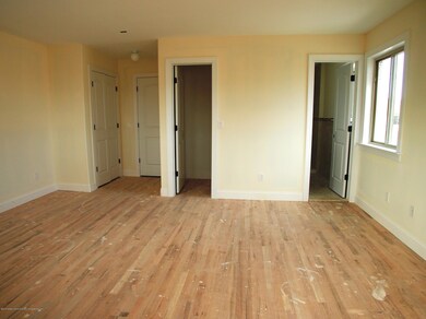 (6) Master Br with Walk in Closet and Pr