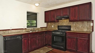 517 Clarke St-15