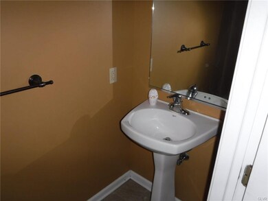 402 S Oak St, Freemansburg, PA 18017 - photo 5