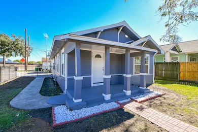 610 Vincent St, Houston, TX 77009 - photo 4