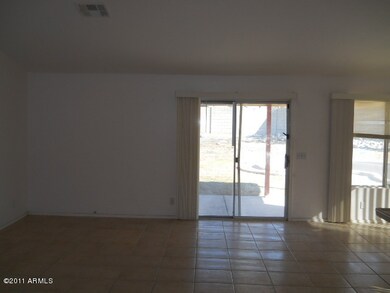023-265881 Family Room 2