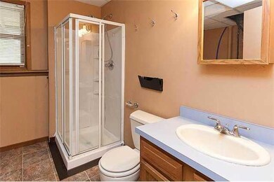 3738 SW 34th St, Des Moines, IA 50321 - photo 2