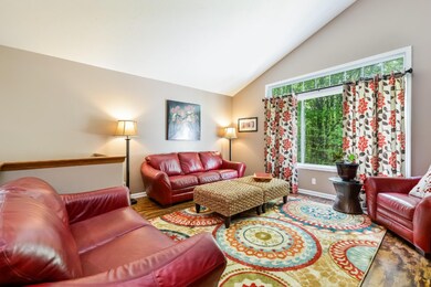005-Living_Room-5784550-medium