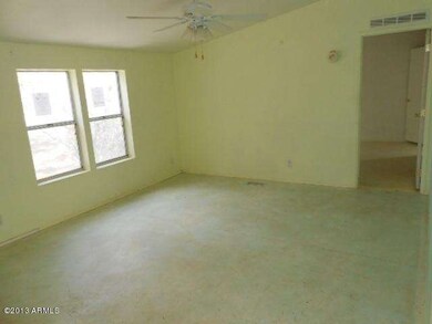 023-232798  living room