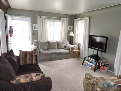 Living Room w/Sunny Windows!