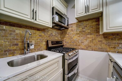 13-web-or-mls-Delawanna Ave -011