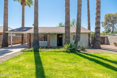 2723 E Clarendon Ave - 04