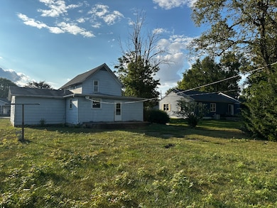 213 N Peoria St, Gilman, IL 60938 - photo 7