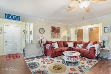 Living room featuring crown molding, hardwood / wo