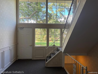 689 E Fox Hills Dr unit 65, Bloomfield Hills, MI 48304 - photo 4