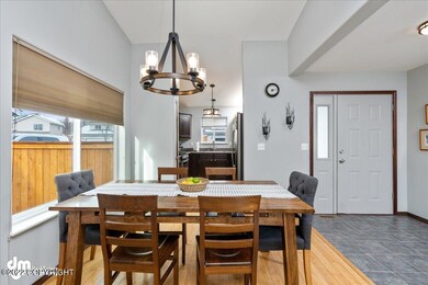 08-Dining_MAX1238