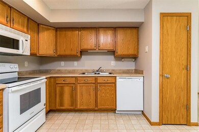 3131 Samuel Ct SW unit 3, Cedar Rapids, IA 52404 - photo 7