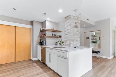 196 S Grant Ave unit 307, Columbus, OH 43215 - photo 3