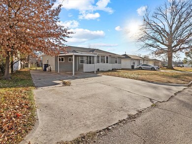 1403 Sherry Ln, Shawnee, OK 74801 - photo 3