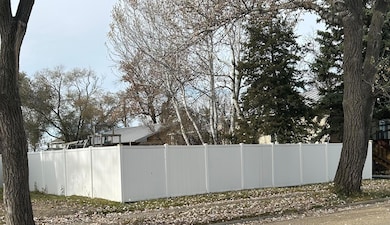 305 N 3rd St, Aberdeen, SD 57401 - photo 2