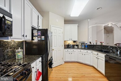 17669 Hampstead Ridge Ct, Dumfries, VA 22026 - photo 6