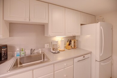 36 Fox Run Rd unit 1, Lincoln, NH 03251 - photo 4