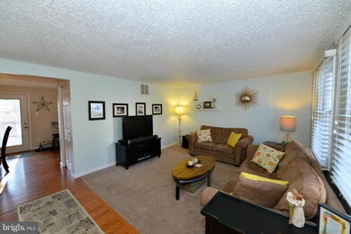 8661 Maple Glen Ct, Springfield, VA 22153 - photo 2