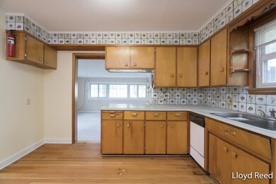 Kitchen Photo 3