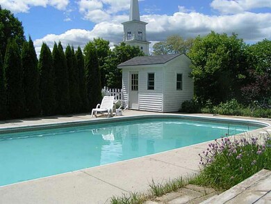 Swimming Pool/Hot Tub/Sauna.