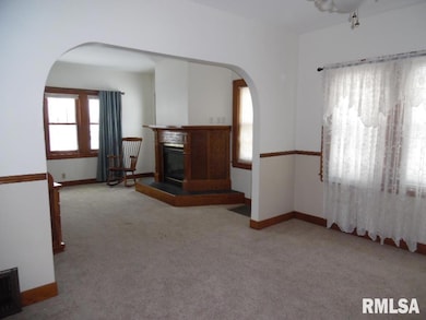 1620 N 3rd St, Clinton, IA 52732 - photo 2