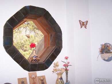 Window in 1/2 bath
