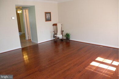 14829 Hammersmith Cir, Silver Spring, MD 20906 - photo 2