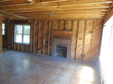39SherwoodLanelivroom