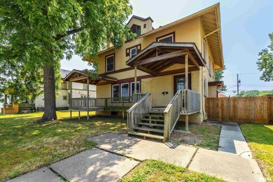 911 W Locust St, Davenport, IA 52804 - photo 2