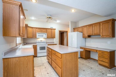 1631 W 65th St, Davenport, IA 52806 - photo 6