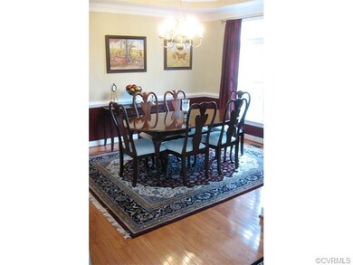 TRADITIONAL DINING ROOM WITH TRAY CEILING, MOULDIN