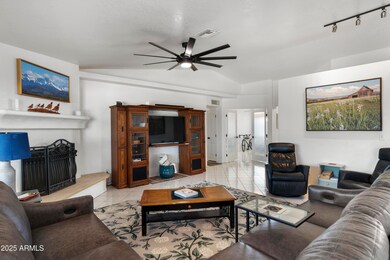 471 America St 00039