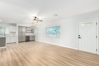 2207 N 28th Place, Phoenix, AZ 85008 - photo 2