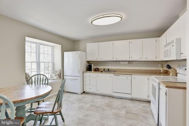 9729 Early Spring Way, Columbia, MD 21046 - photo 5