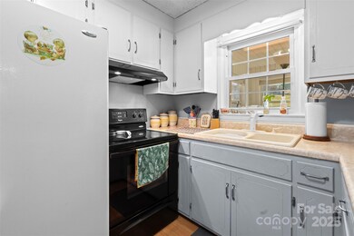 2598 Conner Cir, Lenoir, NC 28645 - photo 6