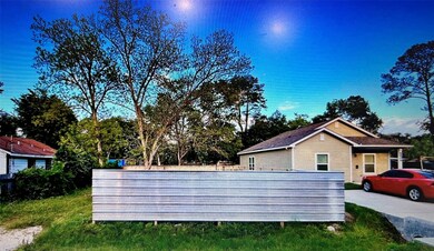 6610 Ezzard Charles Ln, Houston, TX 77091 - photo 5