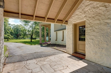 2240 E Fritts Ln-7