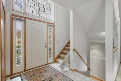 37692 N Laurel Park Dr, Livonia, MI 48152 - photo 3