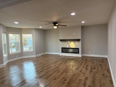 1161 E Elm St unit Elm, Morrisville, MO 65710 - photo 2